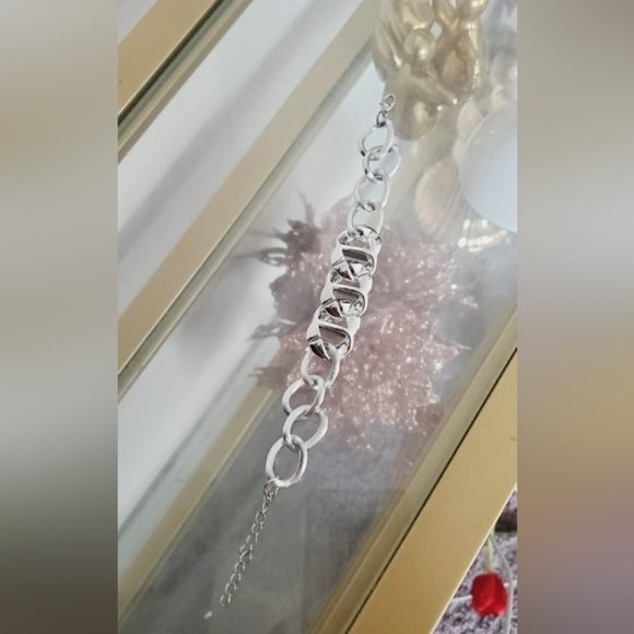 Chunky Circle Chain Silver Tone Bracelet. 🌴 - Picture 4 of 5